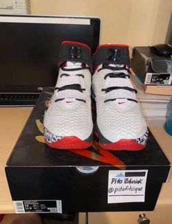 Nike LeBron 17 Graffiti