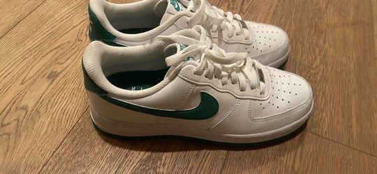 Air Forces 8.5 M Barely Used