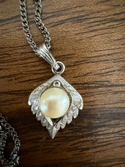 Vintage Sterling Silver Cultured Pearl and Leaf Pendant Necklace 18”