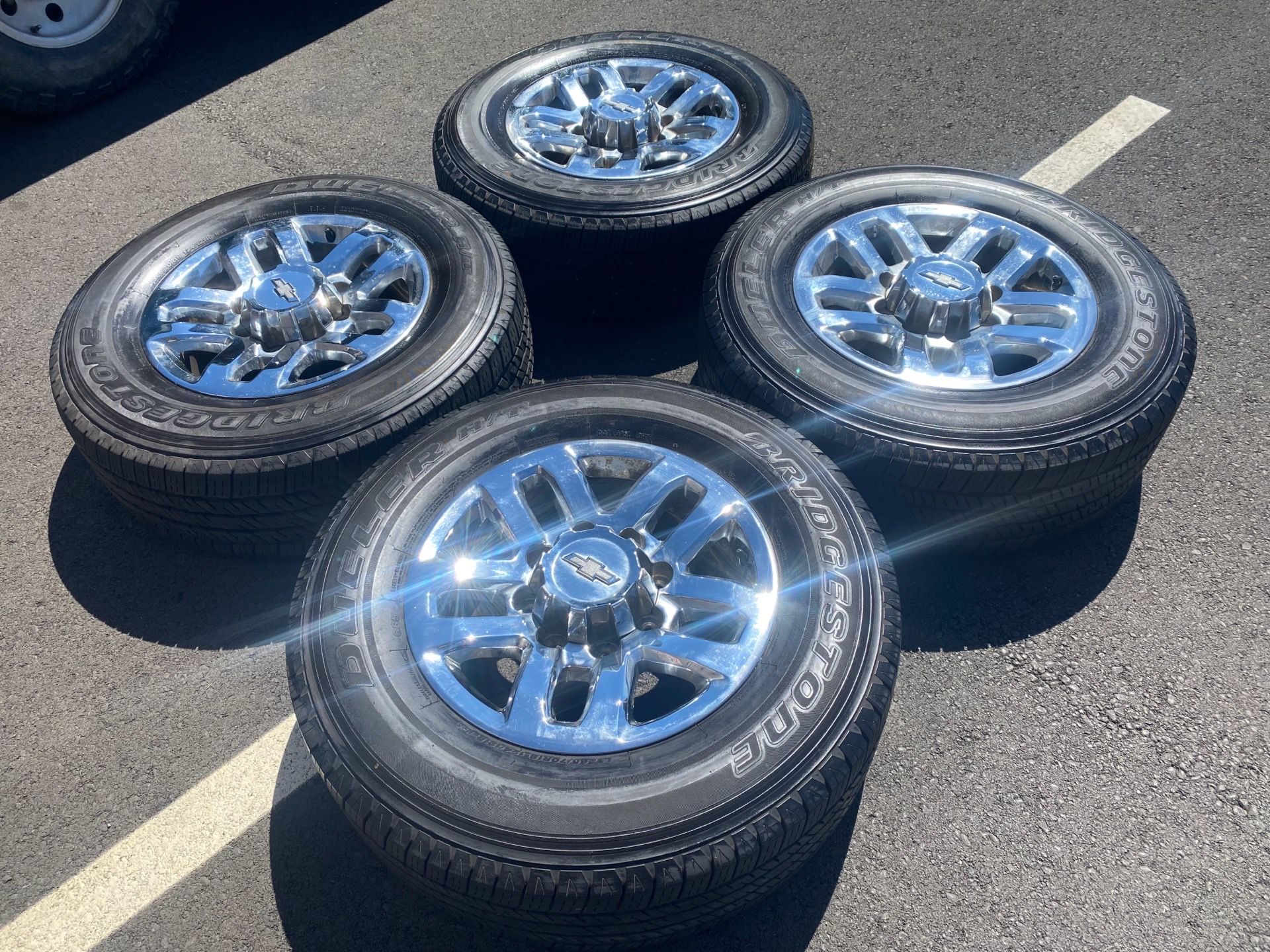 Factory chrome 18” Chevy 8 lug 2500HD rims and tires (2011 to 26 models ...