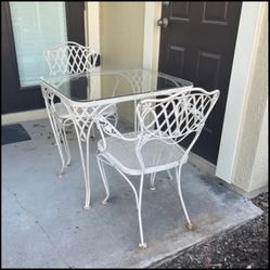 Vintage Russell Woodard Wrought Iron Table and Chairs Set