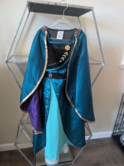 Disney Frozen 2 Ana with cape