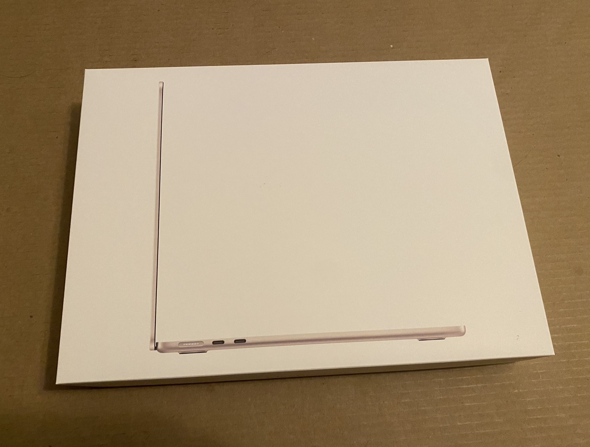 BRAND NEW (UNOPENED BOX) MacBook Air Laptop (13-inch) Apple M4 chip, 10-core CPU, 8-core GPU, 16GB memory, 256 GB SSD  UNOPENED BRAND NEW  Starlight c