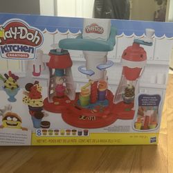 PlayDoh Kitchen Creations Ultimate Swirl Ice Cream Maker