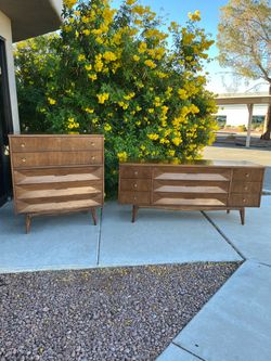 1960s United Furniture MCM bedroom set ( can deliver for $10 )