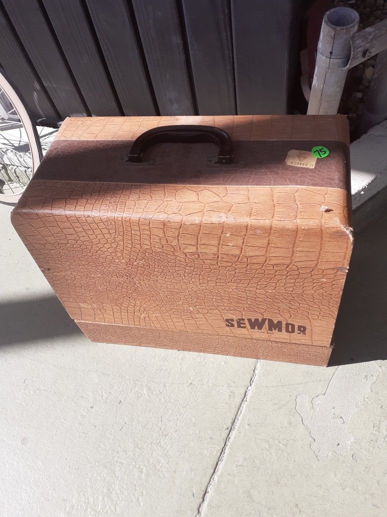 Antique Sewing Machine Complete With Carrying Case