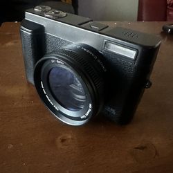 4K Digital Camera - DC101 Vlogging Point & Shoot w/ Flip Screen, 16X Zoom - Like New!