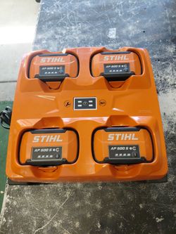 Stihl AL 301- 4 charger and 4 battery 's
