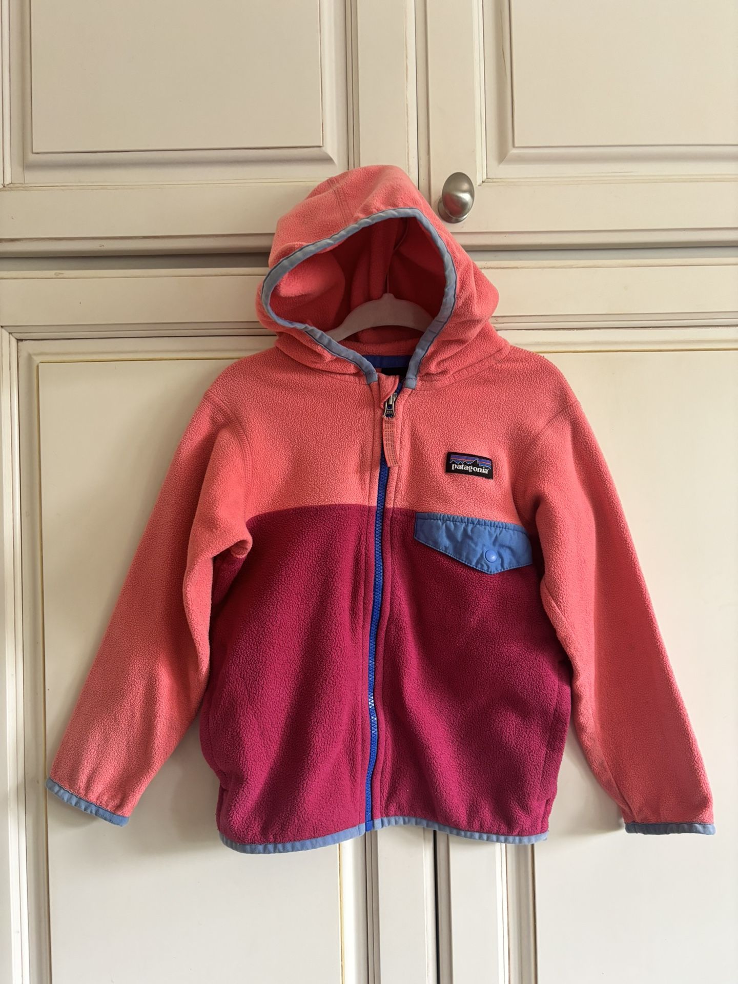 Patagonia Size 3T girls two tone pink jacket zipper & hood & pockets