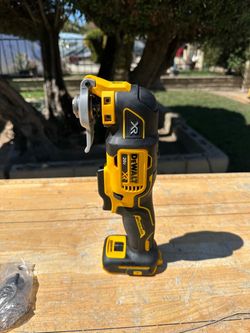 DEWALT 20V XR Brushless Oscillating Multi-Tool