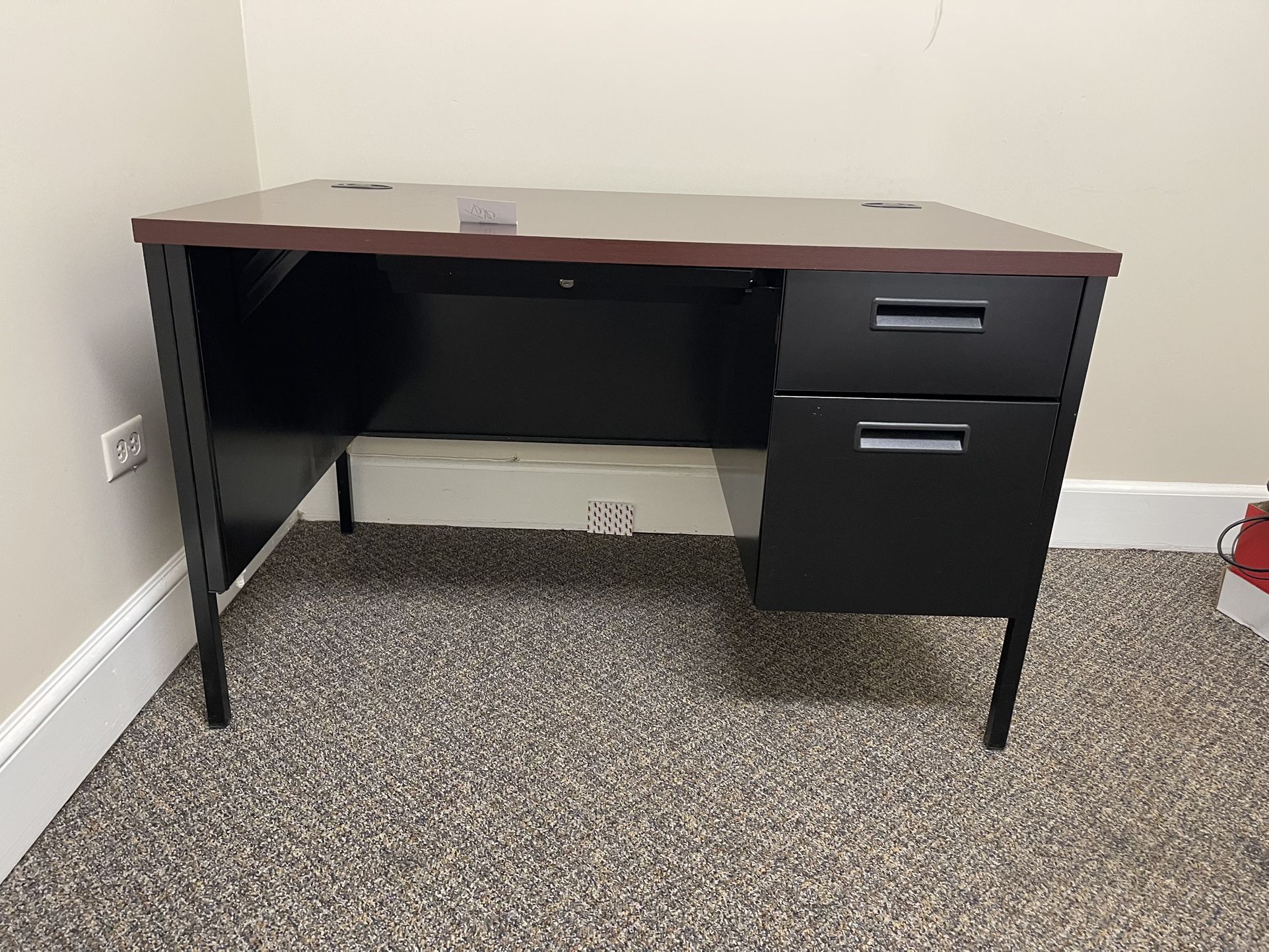 Desk (metal)