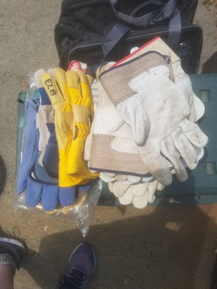 New gloves 2$ a pair