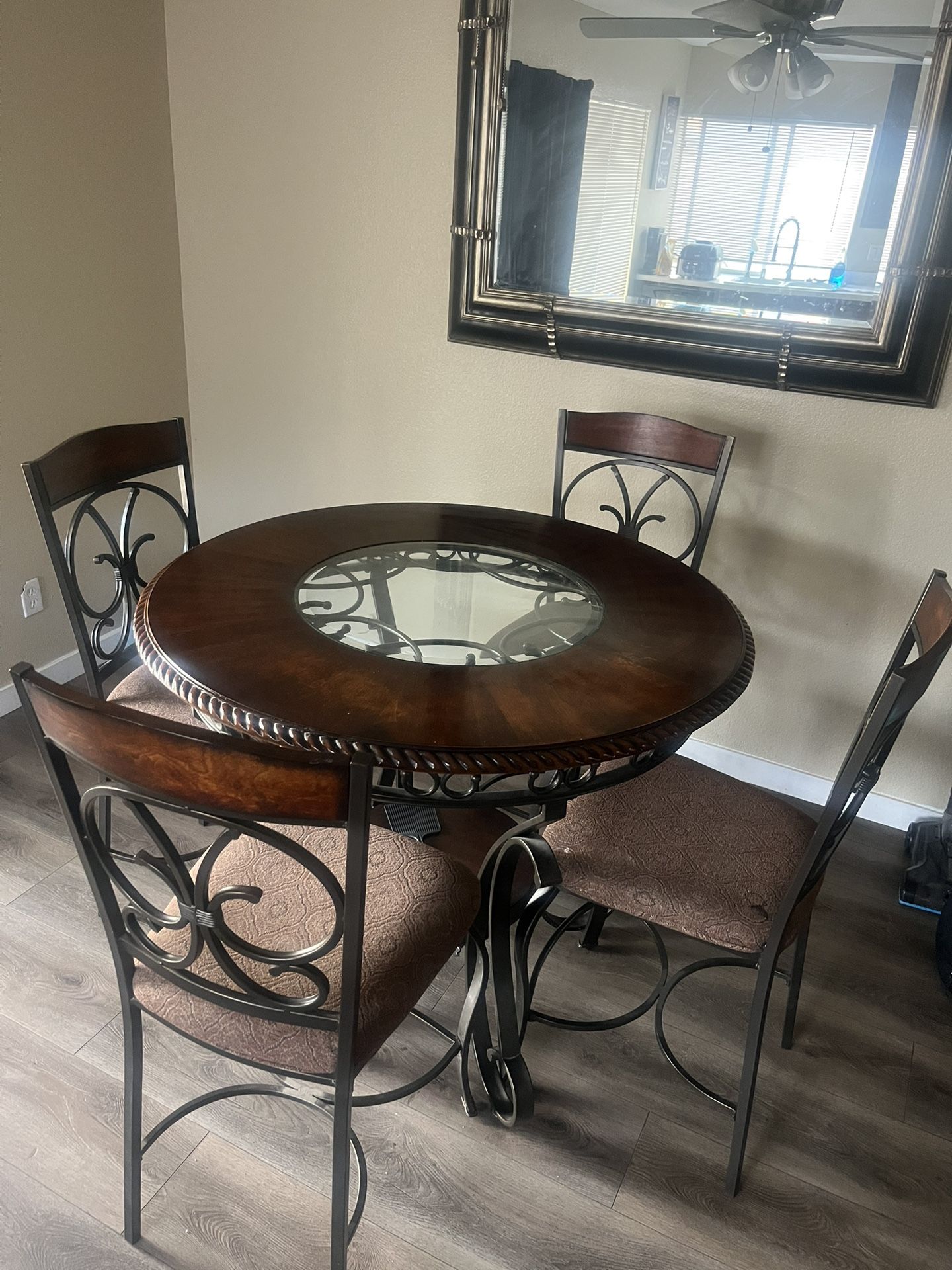 Kitchen table and mirror
