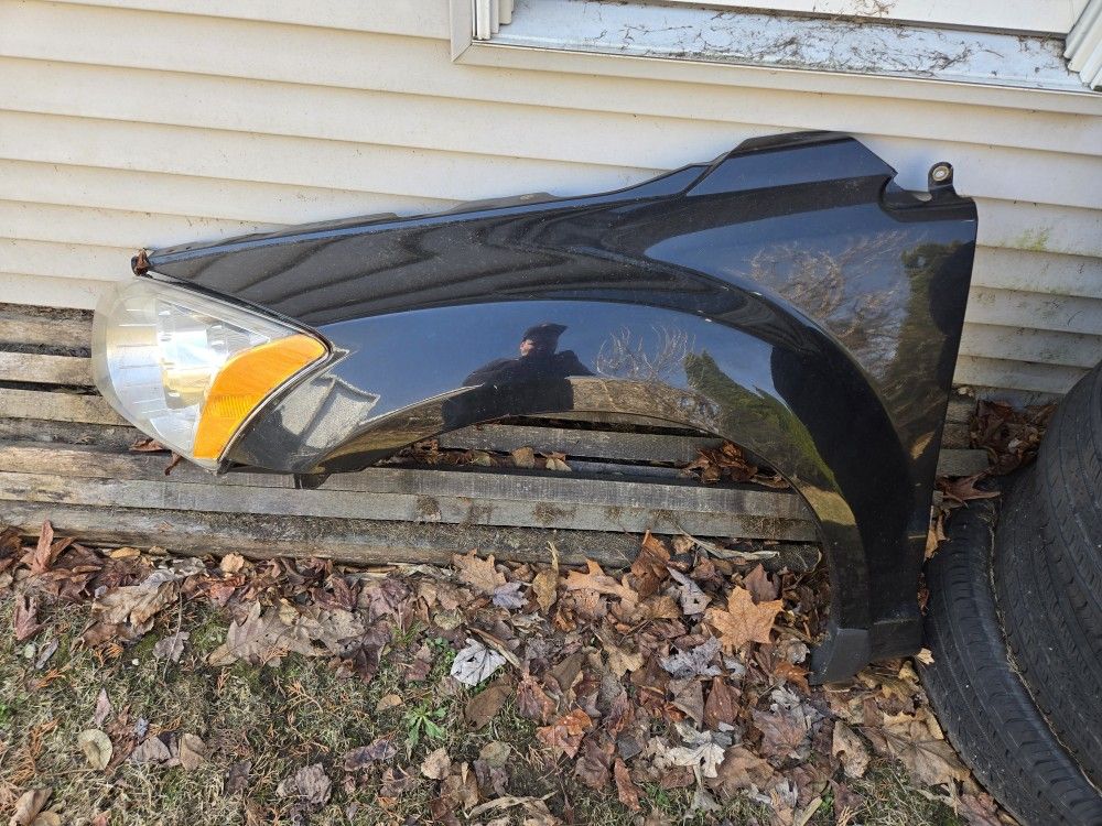 Dodge Caliber Headlight & Fender