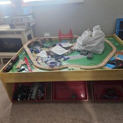 Kids Train Table 