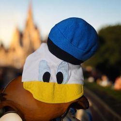 3D hat, complete with Donald’s eyes, bill and signature beret!