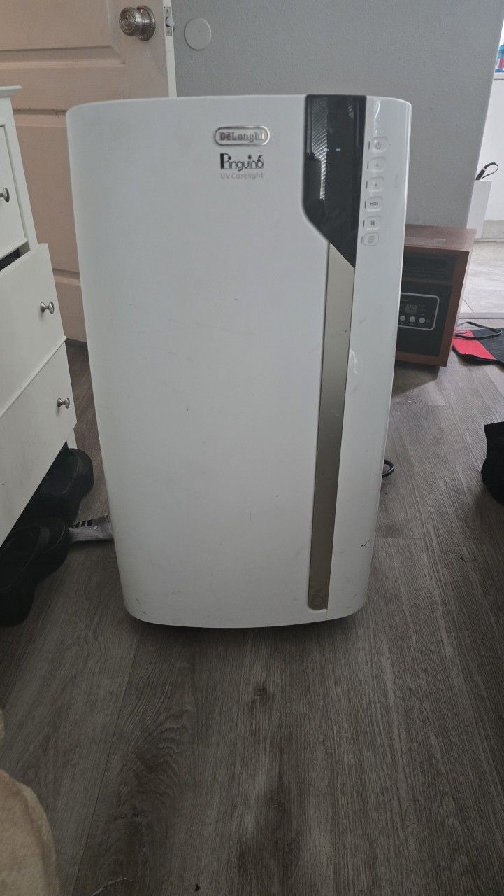 Dēlonghi Portable AC Unit (Barely Used)