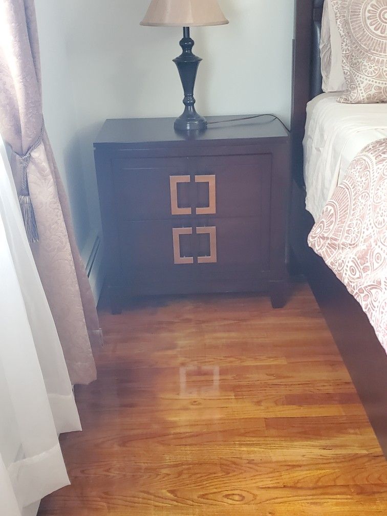 Queen Bedroom Set .