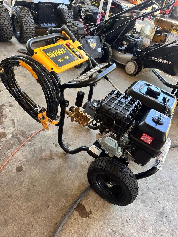 DEWALT4400 PSI 4.0 GPM Cold Water Gas Pressure Washer