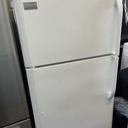 Frigidaire Top Freezer “white” 