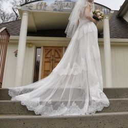 David’s Bridal Wedding Dress + Veil, Size S + 30 YEARS WARRANTY