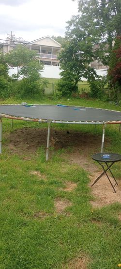 16 Ft Trampoline