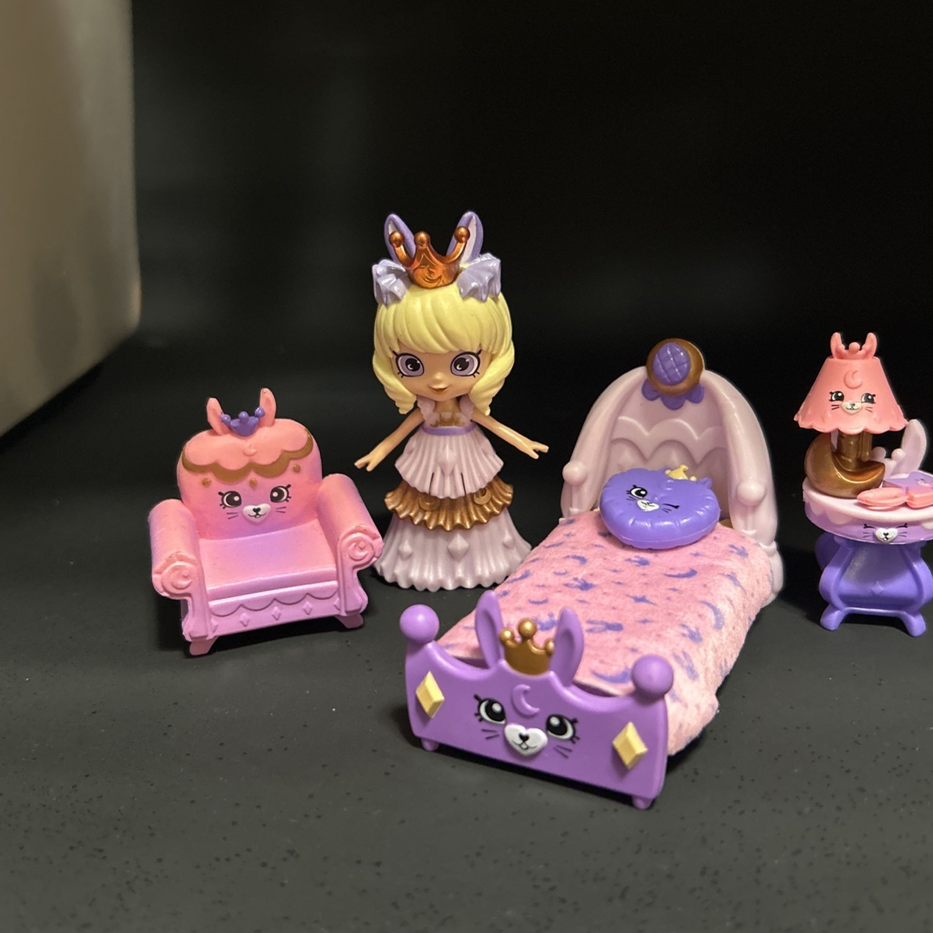 Shoppie Shopkins Moon Bunny Bedroom Set