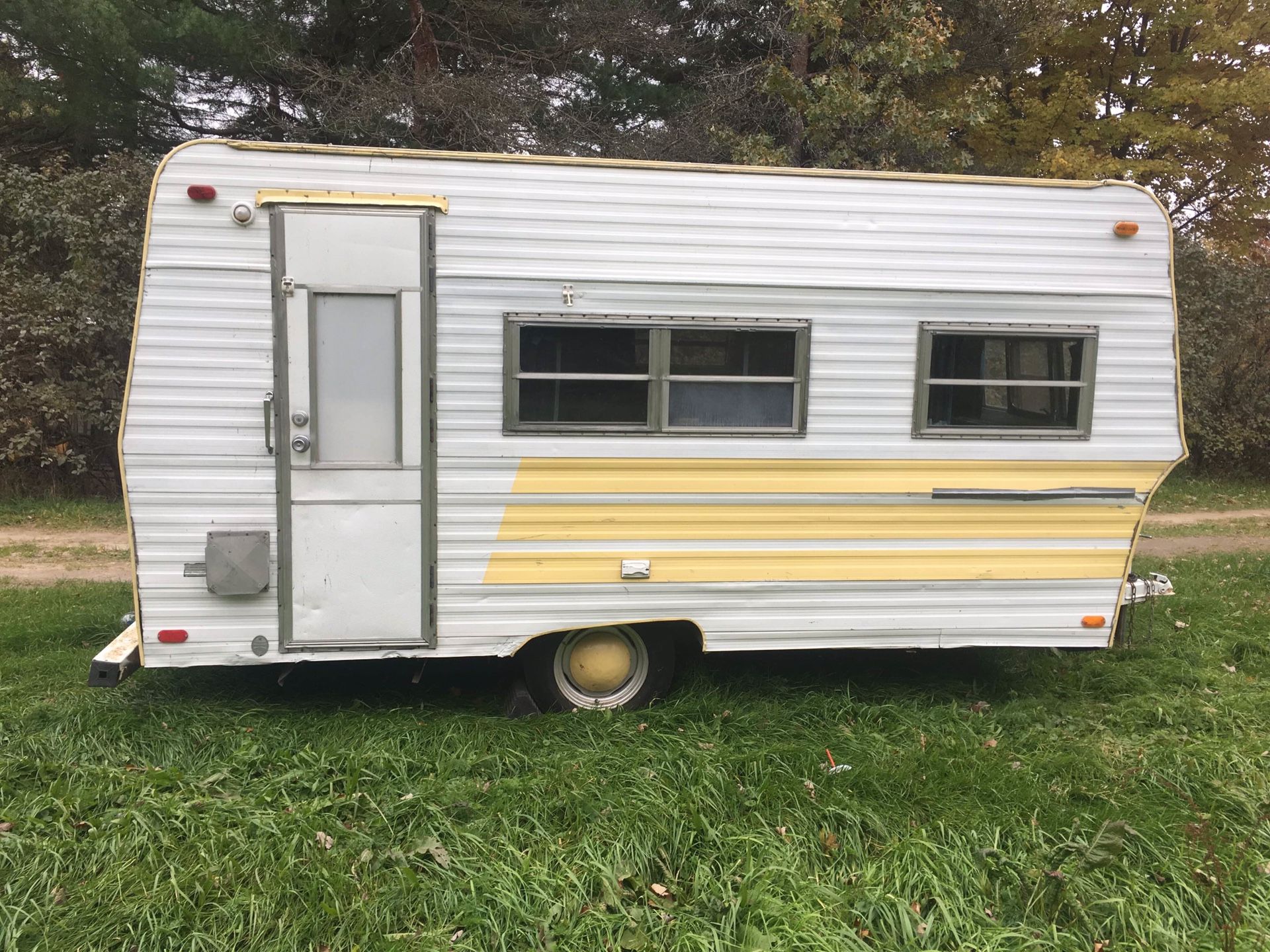 Vintage 1970 open road camper trailer