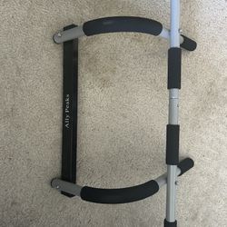 Pull up bar for doorway