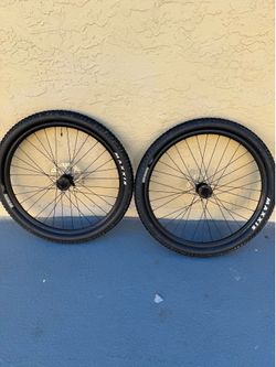 27.5 WHEELS MOUNTAIN BIKE