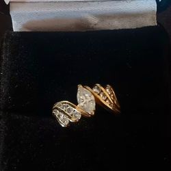 Stunning  Wedding 14k Ring With Breathtaking Clear Diamonds