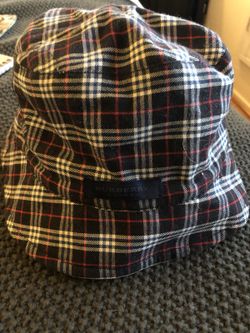 Burberry bucket hat