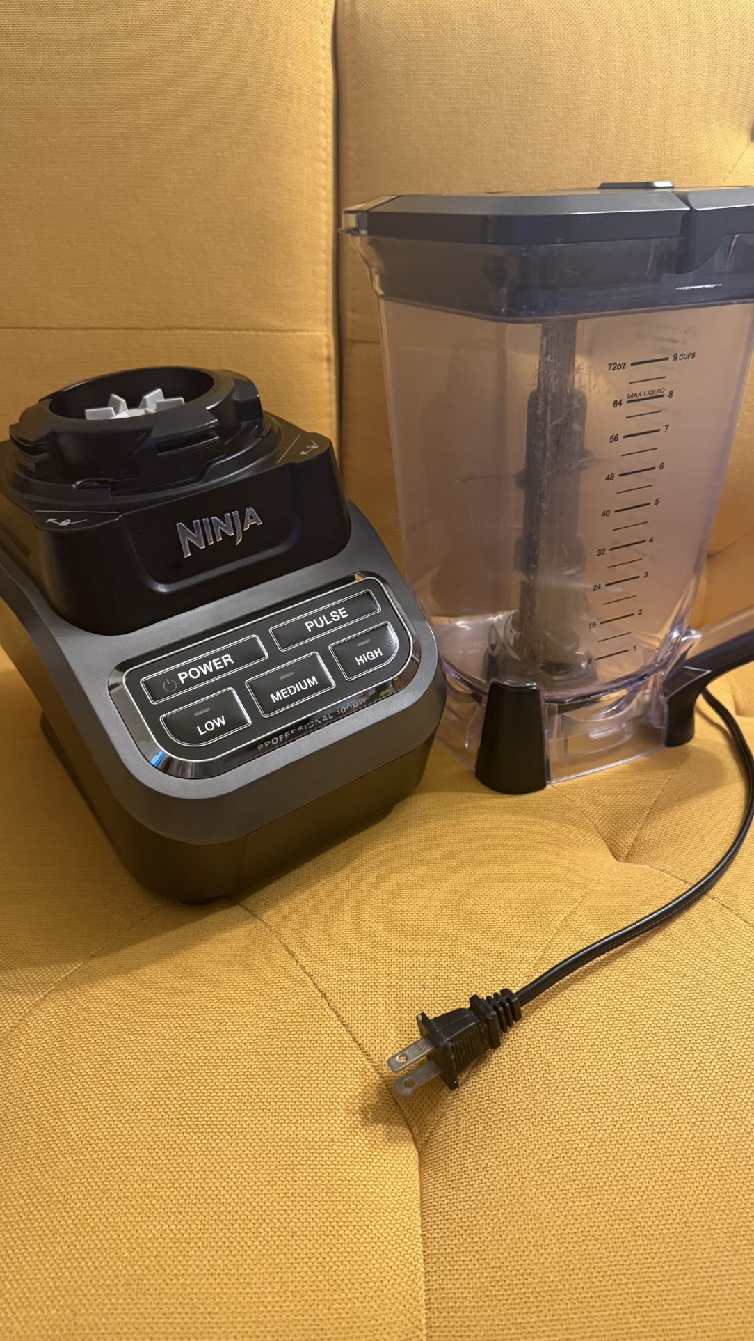 Ninja Professional Blender 1000W BL610: 72 oz. Smoothie & Ice Crusher, 6-Blade Tech, 3 Speeds, Dishwasher-Safe Parts