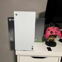 White Xbox series x 1tb