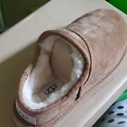 New in box ugg slippers 5