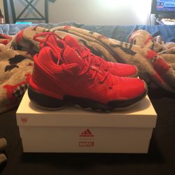 Adidas marvel DON issue 2 , Size 8/12