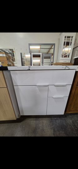 European 30"Bathroom Vanity with Marble Quartz Top