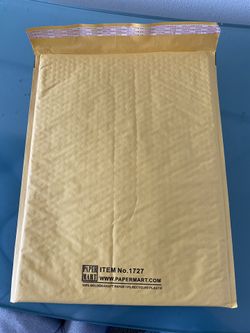 Brand new parted shipping envelopes 25 pack Retail value $80