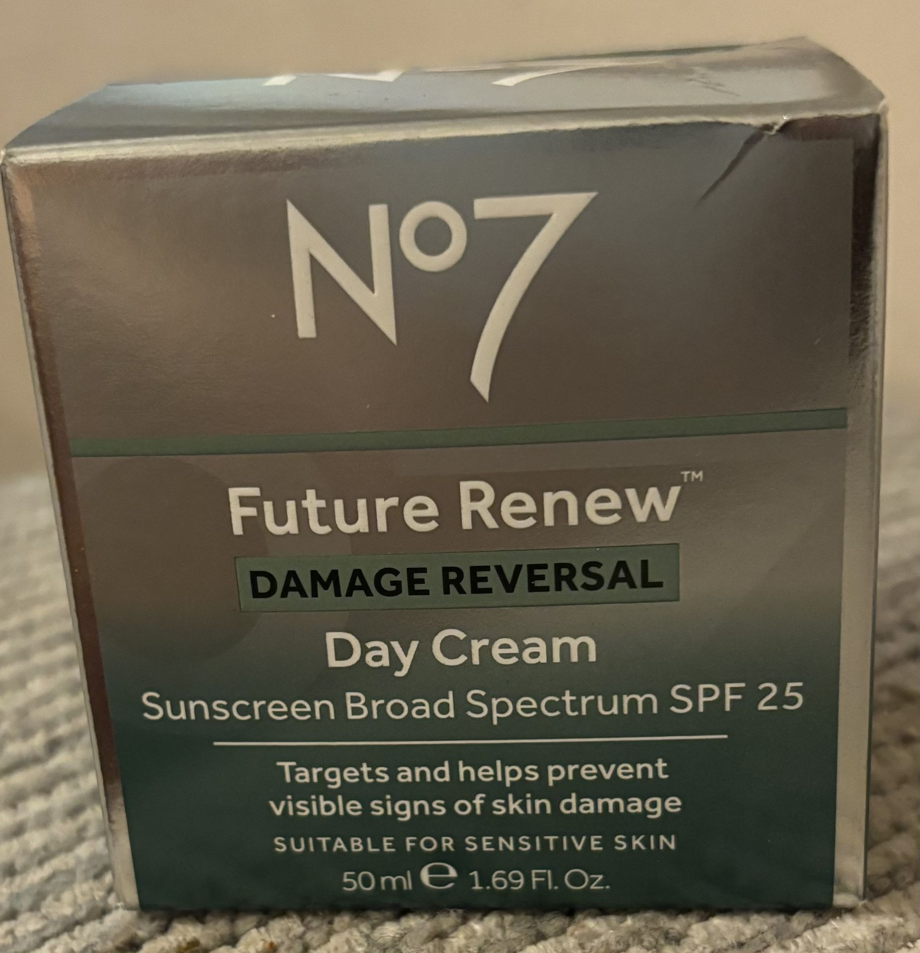 No7 Future Renew Day Cream SPF25