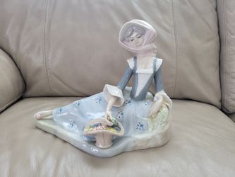 Beautiful Porcelain Lady With Flowers