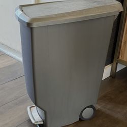 Garbage Bin /Storage Container Simplehuman on wheels 