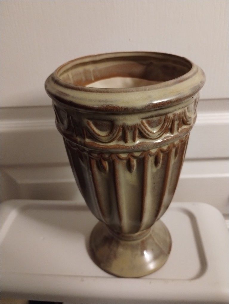 Footed Vase 9" 1/2