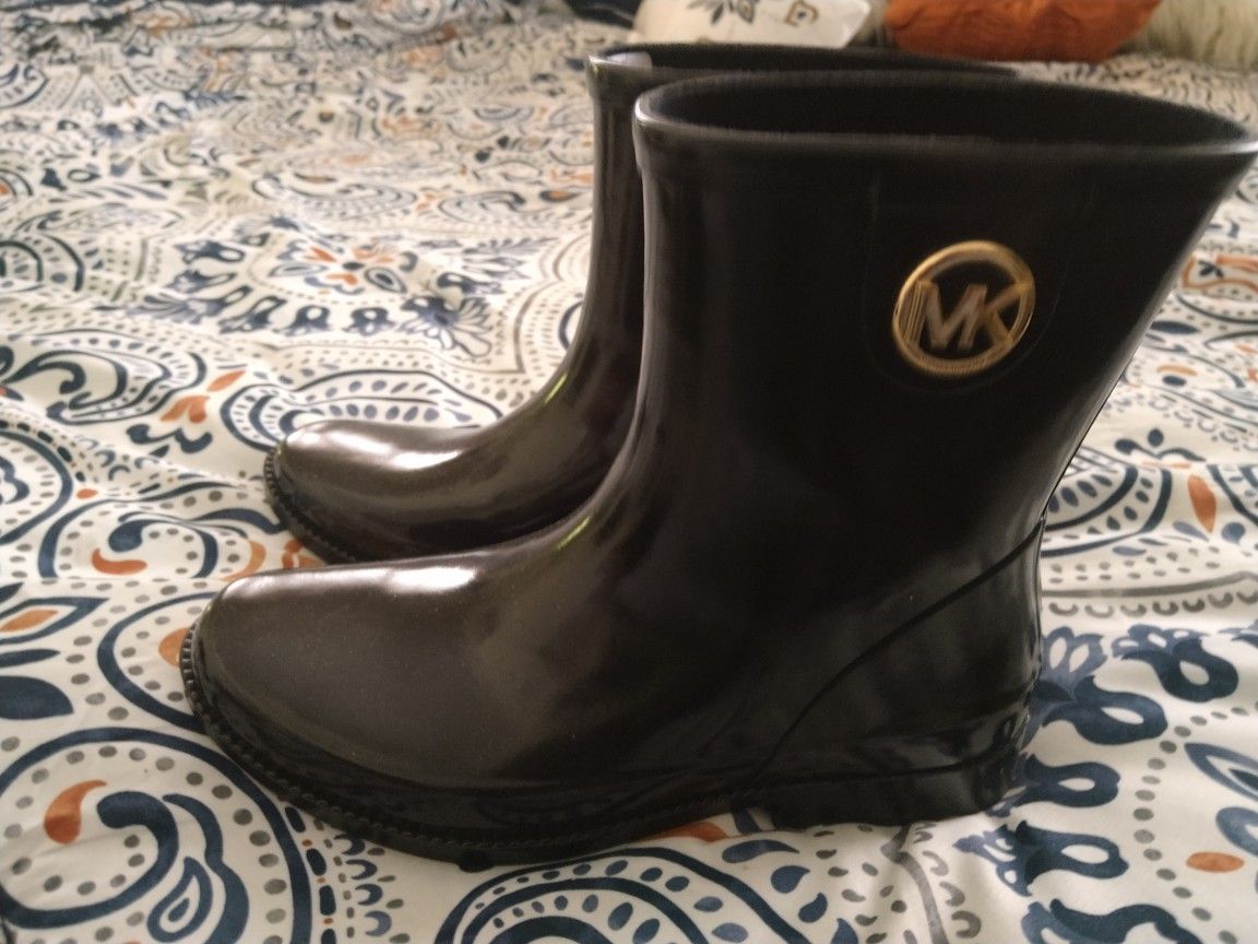 Michael kors short rain boots size 8