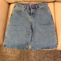 Edikted Girls shorts