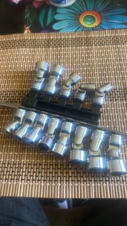 Snap on    tools  swivels Sokets metrics and standar 10.12.13.14.15.17.18.19 standar 7/16.1/2.9/16.11/6.3/4