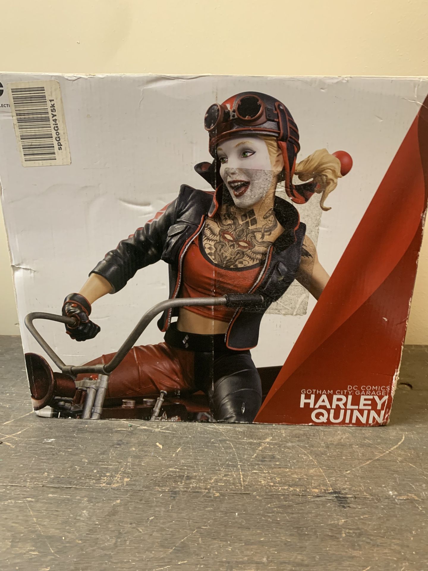 Harley Quinn Statue 