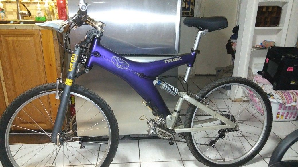 Trek y-11 carbon fiber full suspension mtn bike