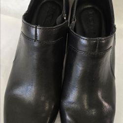 Born Kenzy 2.25in Side Zip Ladies Leather  Ankle Booties