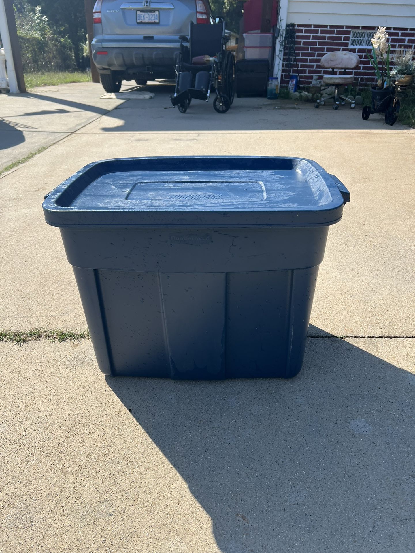 Sterile Container Rubbermaid Color blue.