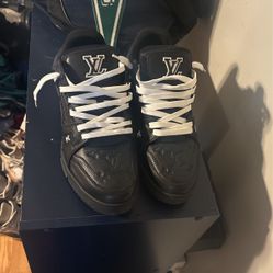 Louis Vuitton Sneakers Size 9.5